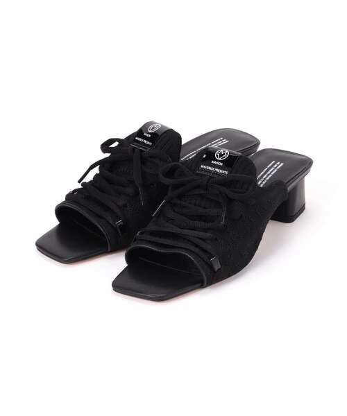 MAISON MAVERICK PRESENTS（メゾンマベリックプレゼンツ）の「MAISON MAVERICK PRESENTS（メゾン・マベリック・プレゼンツ）ミュールサンダル（サンダル・レディース・ホワイト/ブラック・S/M/L）」の2枚目の写真