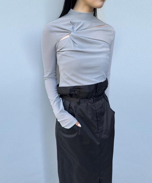 LE CIEL BLEU(ルシェルブルー)の「アシンメトリックフロントスリットトップ / Asymmetric Front Slit TOP(Tシャツ/カットソー・レディース・グレー/ブラック・38/36)」の10枚目の写真