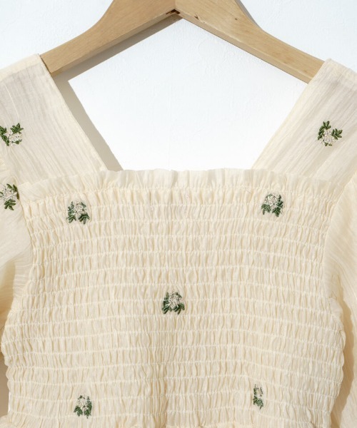 flower（フラワー）の「タイニーブーケブラウス（シャツ/ブラウス・レディース・ブルー/アイボリー・FREE）」の5枚目の写真