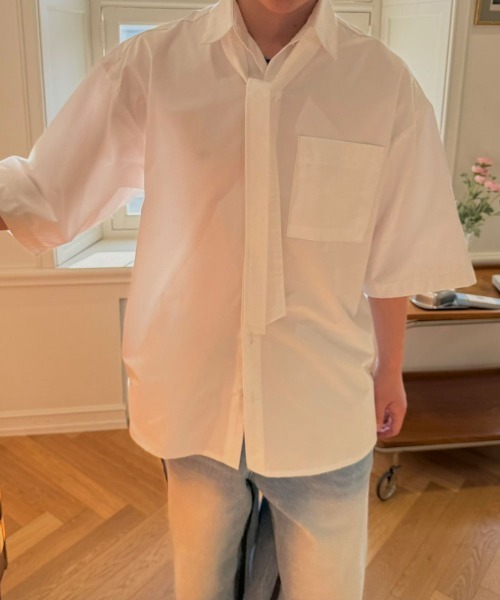BY ATTENTION（バイアテンション）の「BIG SALE開催中！【BY ATTENTION】 リボンタイ付き 半袖 シャツ（シャツ/ブラウス・メンズ・アイボリー/ブラック・FREE）」の7枚目の写真
