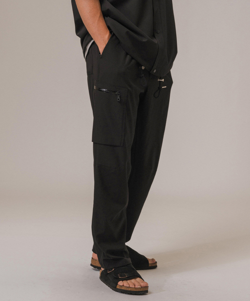 EDIFICE(エディフィス)の「テックエアー ウーブン ジョグパンツ(その他パンツ・メンズ・チャコールグレー/ブラック・SMALL/MEDIUM/LARGE)」の1枚目の写真