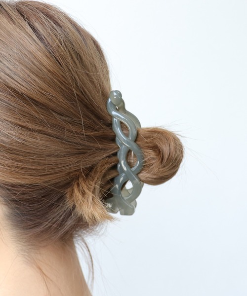 Three Four Time(スリーフォータイム)の「クスミアクリルバナナクリップ(バレッタ/ヘアクリップ・レディース・パープル/ブラウン/グレー・FREE)」の4枚目の写真