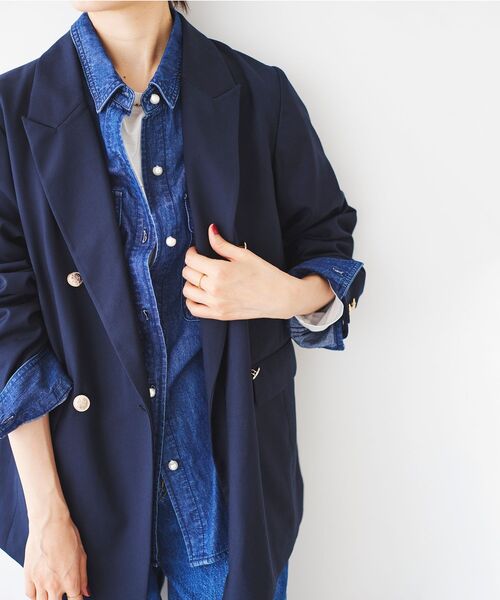 le.coeur blanc(ルクールブラン)の「【飯豊まりえさん着用】パールボタンシャツ(シャツ/ブラウス・レディース・モカ/ブルー/サックスブルー/ダークグレー・38)」の4枚目の写真