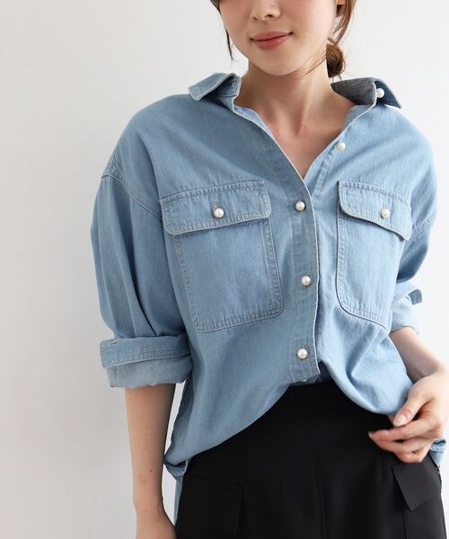le.coeur blanc(ルクールブラン)の「【飯豊まりえさん着用】パールボタンシャツ(シャツ/ブラウス・レディース・モカ/ブルー/サックスブルー/ダークグレー・38)」の8枚目の写真