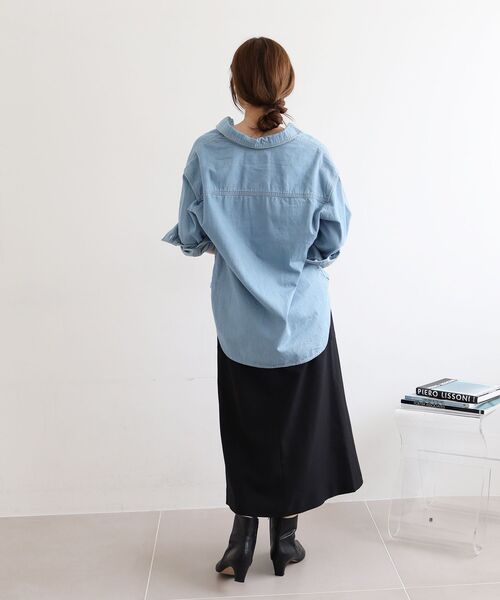 le.coeur blanc(ルクールブラン)の「【飯豊まりえさん着用】パールボタンシャツ(シャツ/ブラウス・レディース・モカ/ブルー/サックスブルー/ダークグレー・38)」の11枚目の写真