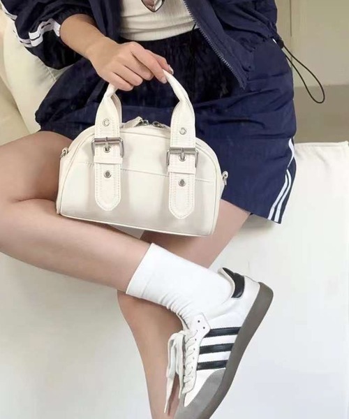 LYEON(リヨン)の「ショルダー付きベルトデザインボストンバッグ(ボストンバッグ・レディース・ブルー/オフホワイト/グレー/ブラック・FREE)」の1枚目の写真