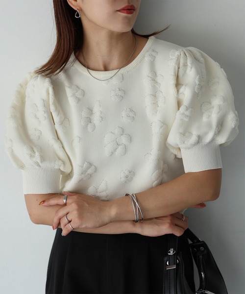 Riberry（リベリー）の「パフスリーブフラワージャガード半袖ニット（ニット/セーター・レディース・オフホワイト/ブラック・FREE）」の3枚目の写真
