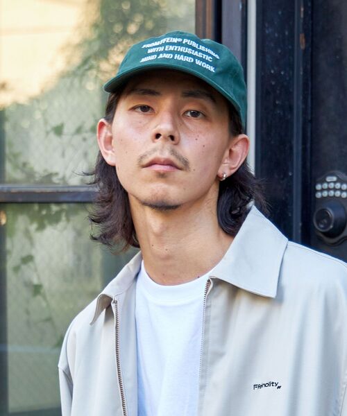 FFEIN（フェイン）の「＊新色追加【FFEIN(フェイン)】刺繍3連ロゴキャップ（キャップ・メンズ・レッド/ベージュ/ダークグリーン/ブルー/ブラック/ブラウン/ネイビー・FREE）」の4枚目の写真