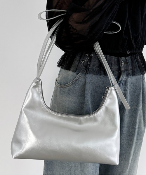 Heather（ヘザー）の「ハーフムーンリボンBAG　149825（ショルダーバッグ・レディース・シルバー/ブラック・ONE SIZE）」の2枚目の写真