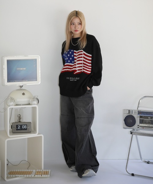 MSG（エムエスジー）の「U.S. POLO ASSN. /ユーエスポロアッスン/別注 オーバーサイズ天竺グラフィックフラッグクルーネックニット（ニット/セーター・メンズ・グレー/ブラック/オフホワイト・L/M/S/XL）」の10枚目の写真