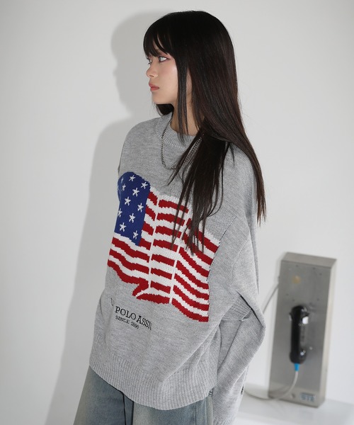 MSG（エムエスジー）の「U.S. POLO ASSN. /ユーエスポロアッスン/別注 オーバーサイズ天竺グラフィックフラッグクルーネックニット（ニット/セーター・メンズ・グレー/ブラック/オフホワイト・L/M/S/XL）」の15枚目の写真