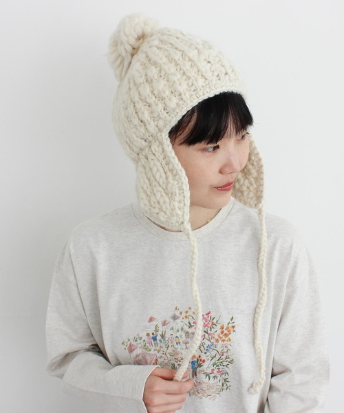 l'atelier du savon（アトリエドサボン）の「ネパールハンドニット　雪のような耳あったか帽子（ニットキャップ/ビーニー・レディース・チャコールグレー/オフホワイト・FREE）」の4枚目の写真