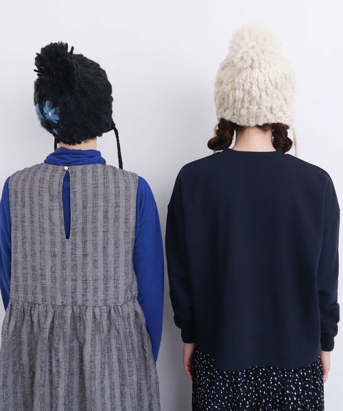 l'atelier du savon（アトリエドサボン）の「ネパールハンドニット　雪のような耳あったか帽子（ニットキャップ/ビーニー・レディース・チャコールグレー/オフホワイト・FREE）」の14枚目の写真