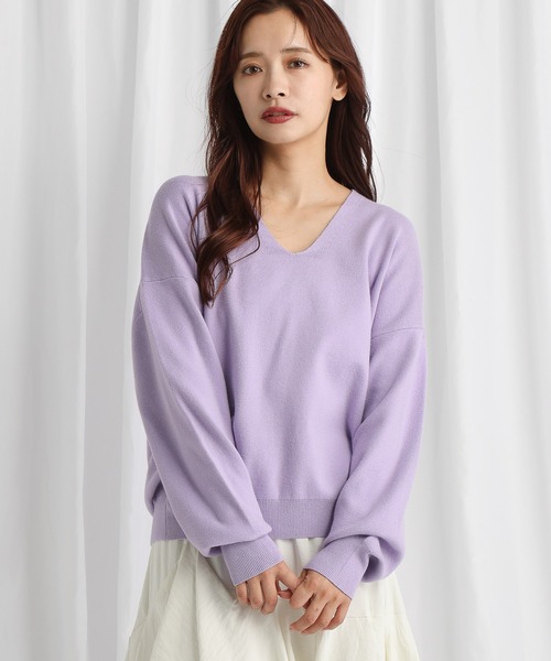 mysty woman(ミスティウーマン)の「ラメVネックニットプルオーバー 151999(ニット/セーター・レディース・ライトグレー/グリーン/ブラック/オフホワイト/ライトグリーン/パープル/ブラウン/アイボリー・FREE)」の1枚目の写真