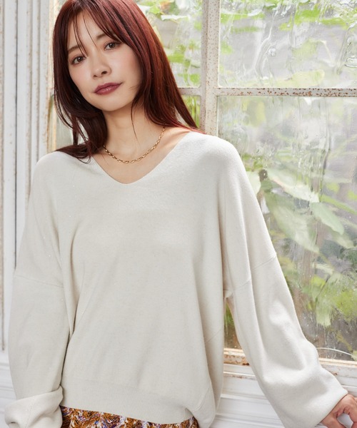 mysty woman(ミスティウーマン)の「ラメVネックニットプルオーバー 151999(ニット/セーター・レディース・ライトグレー/グリーン/ブラック/オフホワイト/ライトグリーン/パープル/ブラウン/アイボリー・FREE)」の3枚目の写真