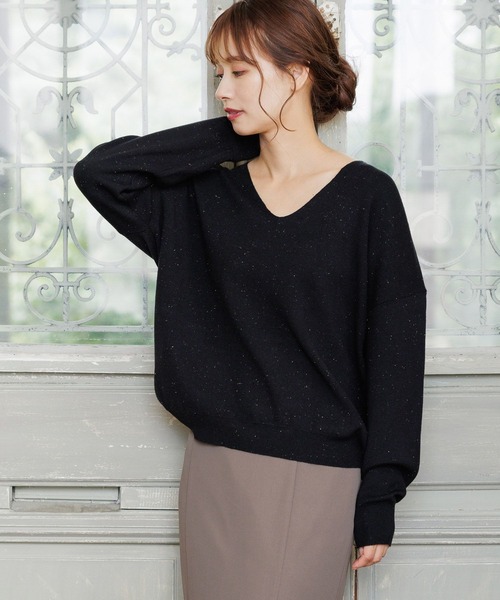 mysty woman(ミスティウーマン)の「ラメVネックニットプルオーバー 151999(ニット/セーター・レディース・ライトグレー/グリーン/ブラック/オフホワイト/ライトグリーン/パープル/ブラウン/アイボリー・FREE)」の18枚目の写真