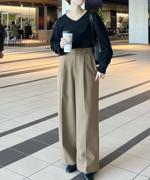 mysty woman(ミスティウーマン)の「ラメVネックニットプルオーバー 151999(ニット/セーター・レディース・ライトグレー/グリーン/ブラック/オフホワイト/ライトグリーン/パープル/ブラウン/アイボリー・FREE)」の14枚目の写真