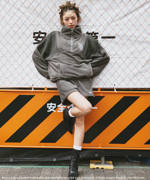 BACK TO THE FIELD(バック トゥー ザ フィールド)の「【MLB】ハーフZIPフリースコンビセットアップ(ワンピース・レディース・グレー系/オフホワイト/グリーン・FREE)」の12枚目の写真