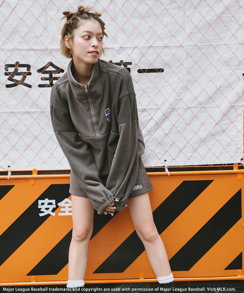 BACK TO THE FIELD(バック トゥー ザ フィールド)の「【MLB】ハーフZIPフリースコンビセットアップ(ワンピース・レディース・グレー系/オフホワイト/グリーン・FREE)」の13枚目の写真