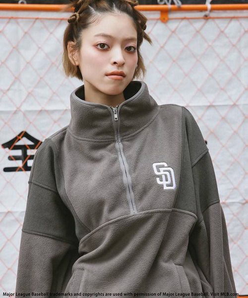 BACK TO THE FIELD(バック トゥー ザ フィールド)の「【MLB】ハーフZIPフリースコンビセットアップ(ワンピース・レディース・グレー系/オフホワイト/グリーン・FREE)」の14枚目の写真