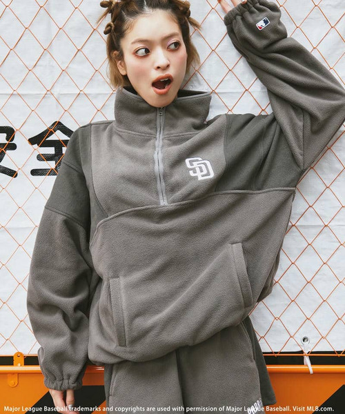 BACK TO THE FIELD(バック トゥー ザ フィールド)の「【MLB】ハーフZIPフリースコンビセットアップ(ワンピース・レディース・グレー系/オフホワイト/グリーン・FREE)」の15枚目の写真