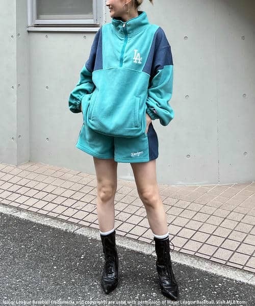 BACK TO THE FIELD(バック トゥー ザ フィールド)の「【MLB】ハーフZIPフリースコンビセットアップ(ワンピース・レディース・グレー系/オフホワイト/グリーン・FREE)」の8枚目の写真