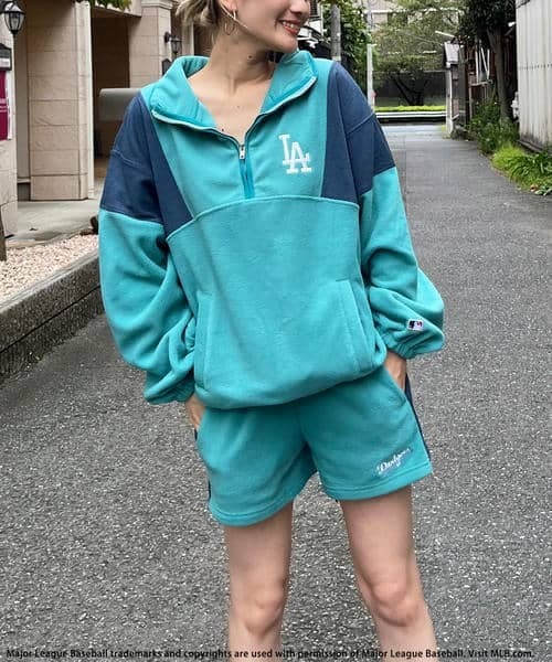 BACK TO THE FIELD(バック トゥー ザ フィールド)の「【MLB】ハーフZIPフリースコンビセットアップ(ワンピース・レディース・グレー系/オフホワイト/グリーン・FREE)」の9枚目の写真