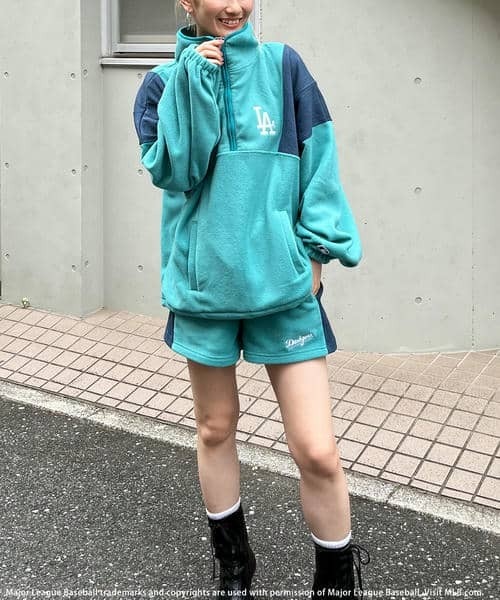 BACK TO THE FIELD(バック トゥー ザ フィールド)の「【MLB】ハーフZIPフリースコンビセットアップ(ワンピース・レディース・グレー系/オフホワイト/グリーン・FREE)」の11枚目の写真