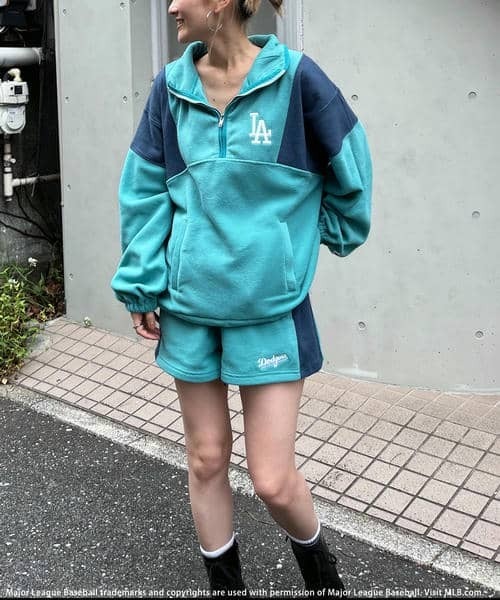 BACK TO THE FIELD(バック トゥー ザ フィールド)の「【MLB】ハーフZIPフリースコンビセットアップ(ワンピース・レディース・グレー系/オフホワイト/グリーン・FREE)」の19枚目の写真