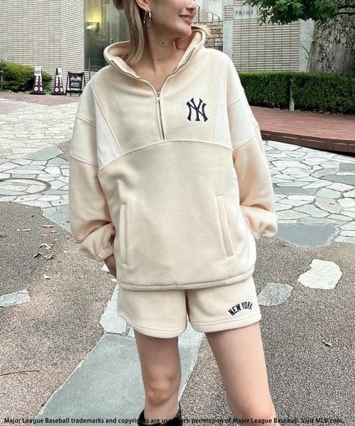 BACK TO THE FIELD(バック トゥー ザ フィールド)の「【MLB】ハーフZIPフリースコンビセットアップ(ワンピース・レディース・グレー系/オフホワイト/グリーン・FREE)」の21枚目の写真