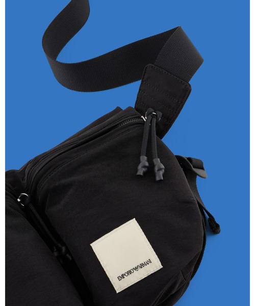 EMPORIO ARMANI(エンポリオアルマーニ)の「【エンポリオ アルマーニ】ASV ブラックブルー カプセルコレクション メッセンジャーバッグ ナイロン スモール(ショルダーバッグ・メンズ・ブラック・FREE)」の4枚目の写真