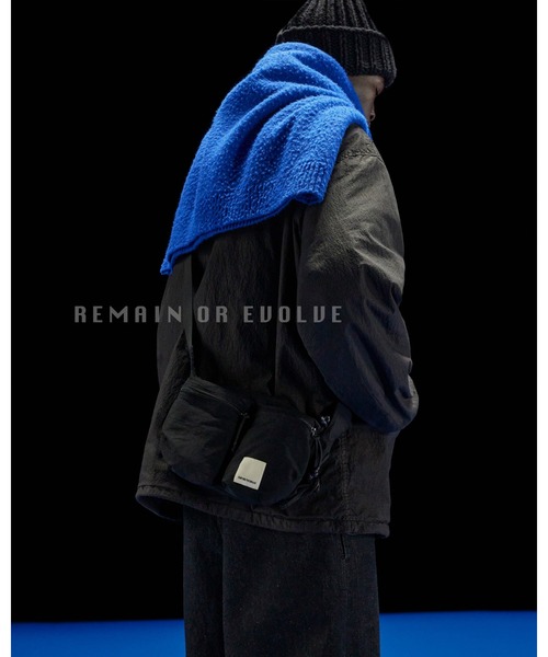 EMPORIO ARMANI(エンポリオアルマーニ)の「【エンポリオ アルマーニ】ASV ブラックブルー カプセルコレクション メッセンジャーバッグ ナイロン スモール(ショルダーバッグ・メンズ・ブラック・FREE)」の6枚目の写真