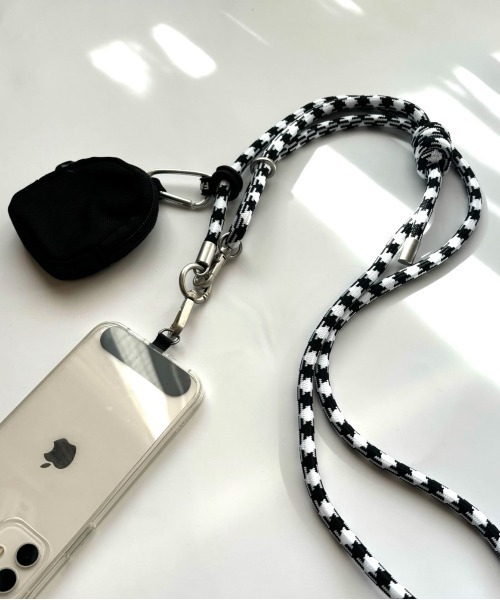 lit.Cy(リットシー)の「ミニポーチ付き 太ロープ スマホショルダー ストラップ(スマホグッズ・レディース・イエロー/ハウンドトゥース/シルバー/レッド/ネイビー/ブラック/ブラック系その他/ゴールド/ブラウン・FREE)」の9枚目の写真
