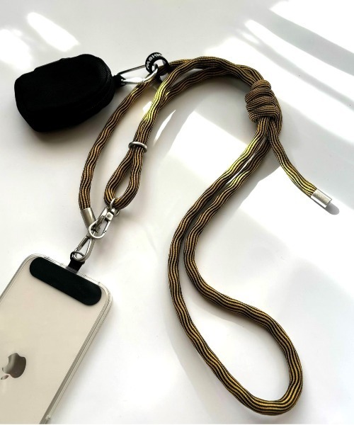 lit.Cy(リットシー)の「ミニポーチ付き 太ロープ スマホショルダー ストラップ(スマホグッズ・レディース・イエロー/ハウンドトゥース/シルバー/レッド/ネイビー/ブラック/ブラック系その他/ゴールド/ブラウン・FREE)」の5枚目の写真