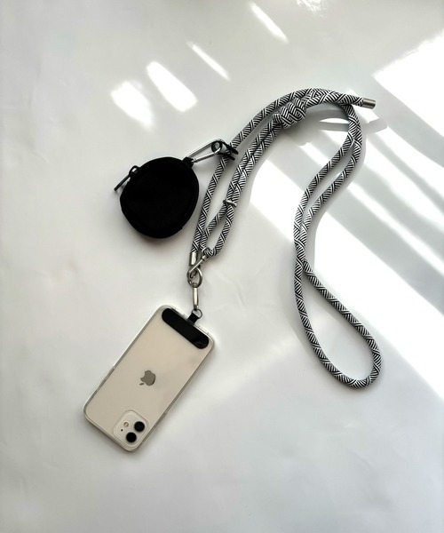 lit.Cy(リットシー)の「ミニポーチ付き 太ロープ スマホショルダー ストラップ(スマホグッズ・レディース・イエロー/ハウンドトゥース/シルバー/レッド/ネイビー/ブラック/ブラック系その他/ゴールド/ブラウン・FREE)」の12枚目の写真