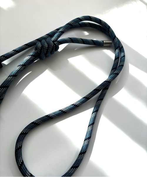 lit.Cy(リットシー)の「ミニポーチ付き 太ロープ スマホショルダー ストラップ(スマホグッズ・レディース・イエロー/ハウンドトゥース/シルバー/レッド/ネイビー/ブラック/ブラック系その他/ゴールド/ブラウン・FREE)」の17枚目の写真