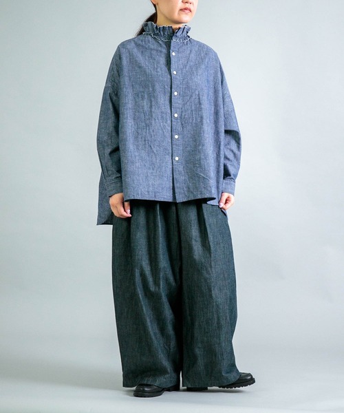 Yarmo（ヤーモ）の「[Yarmo] Dungaree Ruffle Shirts / ダンガリーフリル ブラウス（シャツ/ブラウス・レディース・インディゴブルー・FREE）」の3枚目の写真