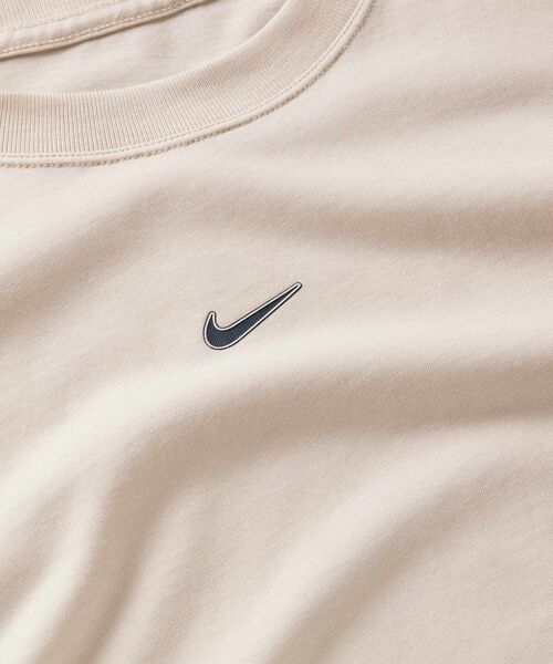 NIKE（ナイキ）の「ナイキ スポーツウェア ウィメンズ ルーズ ロングスリーブ Tシャツ / Nike Sportswear Women's Loose Long-Sleeve T-Shirt HF0772-104 Light Orewood Brown（Tシャツ/カットソー・レディース・ブラウン系その他・L/2XL/M/S/XL/XS）」の6枚目の写真