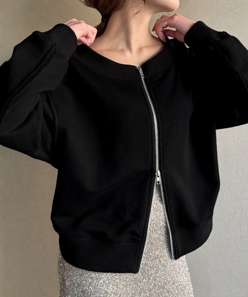 JUNOAH（ジュノア）の「ワイドネックWジップデザインラインスウェット（スウェット・レディース・チャコール/杢グレー/ブラック・LARGE/MEDIUM/X-LARGE）」の4枚目の写真