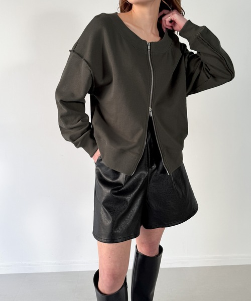 JUNOAH（ジュノア）の「ワイドネックWジップデザインラインスウェット（スウェット・レディース・チャコール/杢グレー/ブラック・LARGE/MEDIUM/X-LARGE）」の20枚目の写真