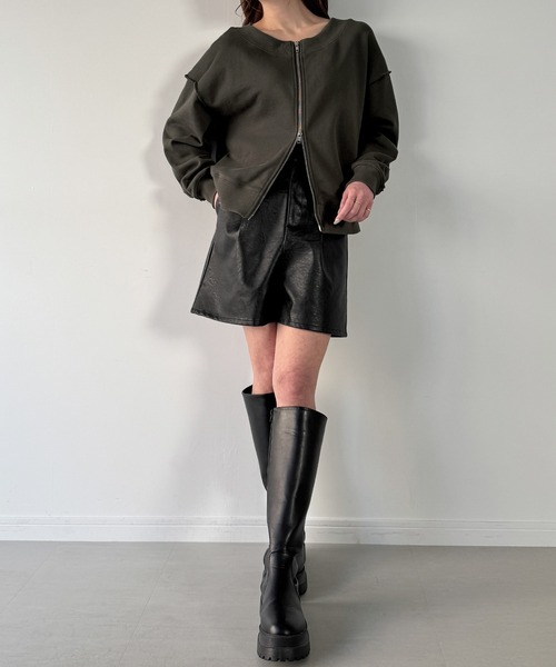 JUNOAH（ジュノア）の「ワイドネックWジップデザインラインスウェット（スウェット・レディース・チャコール/杢グレー/ブラック・LARGE/MEDIUM/X-LARGE）」の21枚目の写真