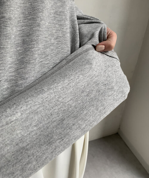 DouDou(ドゥドゥ)の「【WEB限定】裏起毛タートル(Tシャツ/カットソー・レディース・ブラック/グレー/オフホワイト・FREE)」の4枚目の写真
