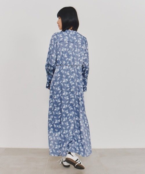 UNITED TOKYO(ユナイテッドトウキョウ)の「ブラードフラワーマキシワンピース|ウォッシャブル/春服(ワンピース・レディース・ネイビー/ライトブルー・1/2)」の8枚目の写真