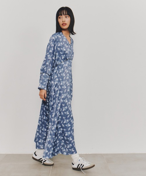 UNITED TOKYO(ユナイテッドトウキョウ)の「ブラードフラワーマキシワンピース|ウォッシャブル/春服(ワンピース・レディース・ネイビー/ライトブルー・1/2)」の9枚目の写真
