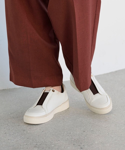 Mode et Jacomo(モードエジャコモ)の「スリップオンスニーカー(スニーカー・レディース・ブラック/シルバー/ホワイト系その他2・22.5cm/23cm/23.5cm/24cm/24.5cm)」の7枚目の写真