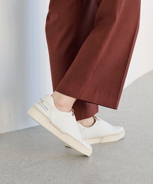 Mode et Jacomo(モードエジャコモ)の「スリップオンスニーカー(スニーカー・レディース・ブラック/シルバー/ホワイト系その他2・22.5cm/23cm/23.5cm/24cm/24.5cm)」の8枚目の写真