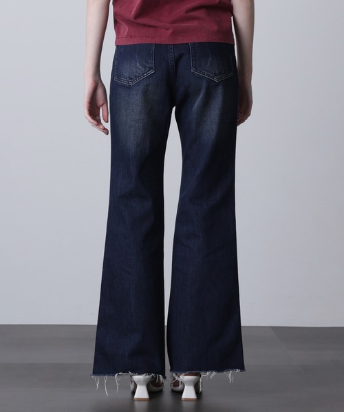 ROSE BUD(ローズバッド)の「(CREOLME)フレアデニムパンツ(デニムパンツ・レディース・ネイビー/ブルー/ブラック・S/M/L)」の5枚目の写真