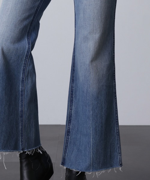 ROSE BUD(ローズバッド)の「(CREOLME)フレアデニムパンツ(デニムパンツ・レディース・ネイビー/ブルー/ブラック・S/M/L)」の17枚目の写真