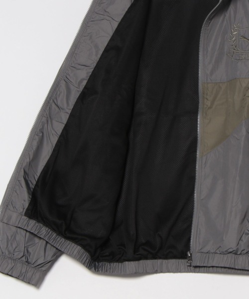 PUMA（プーマ）の「PUMA プーマ メンズ ワードローブ ESS＋ ウーブン ジャケット（ブルゾン・メンズ・ネイビー/ライトグレー・MEDIUM/SMALL/LARGE/X-LARGE/XX-LARGE）」の3枚目の写真