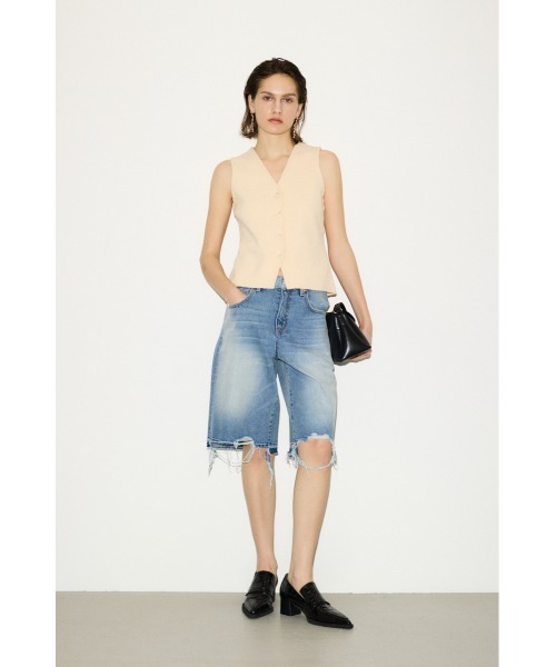 THROW by SLY（スローバイスライ）の「THROW　V/N BUTTON VEST Vネック ボタン ベスト（ベスト・レディース・アイボリー/ブラック・FREE）」の3枚目の写真